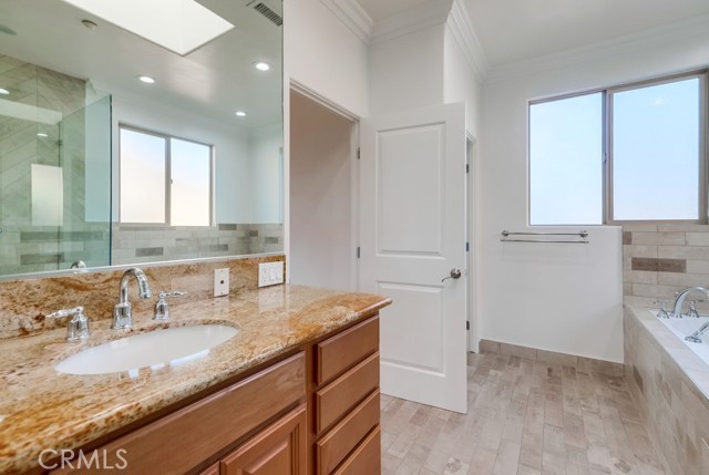 Detail Gallery Image 56 of 71 For 1902 Marshallfield Ln a,  Redondo Beach,  CA 90278 - 4 Beds | 3/1 Baths