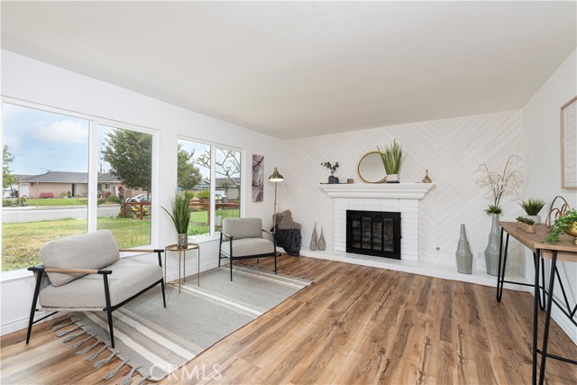 Detail Gallery Image 5 of 26 For 15821 Willett Ln, Huntington Beach,  CA 92647 - 3 Beds | 2 Baths