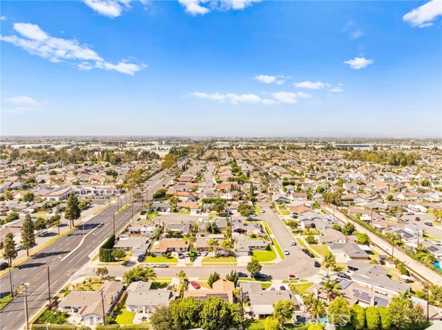 6051 Santa Barbara Avenue, Garden Grove CA: https://media.crmls.org/medias/31b70809-0b6a-441a-b490-24e852694767.jpg