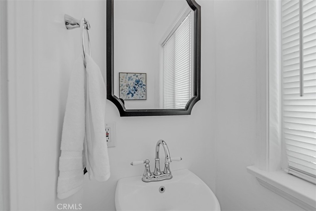 https://media.crmls.org/medias/31b8a380-2fdb-4210-8b24-dae4481cc9fe.jpg?preset=X-Large