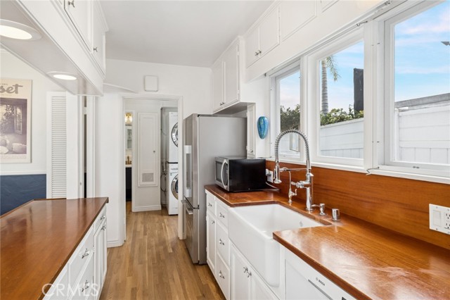 Detail Gallery Image 5 of 42 For 200 Grand Canal, Newport Beach,  CA 92662 - 4 Beds | 3 Baths