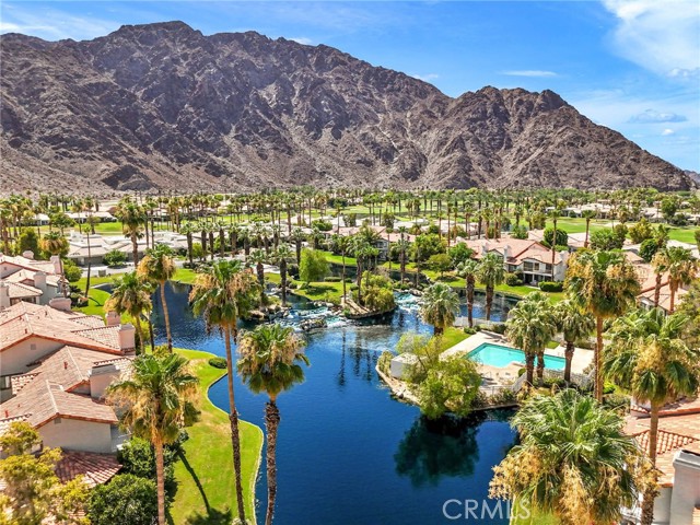 79822 Olympia Fields, La Quinta CA: https://media.crmls.org/medias/31b8c41b-8e42-4df5-88ac-f60ce28cd2a1.jpg