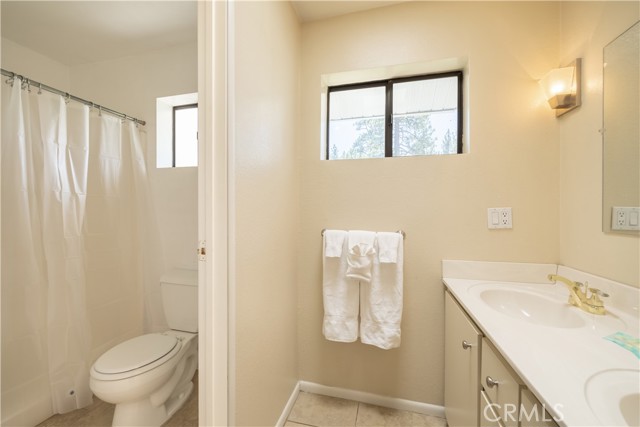 Detail Gallery Image 14 of 45 For 42592 Donez Way, Big Bear Lake,  CA 92315 - 9 Beds | 5/1 Baths