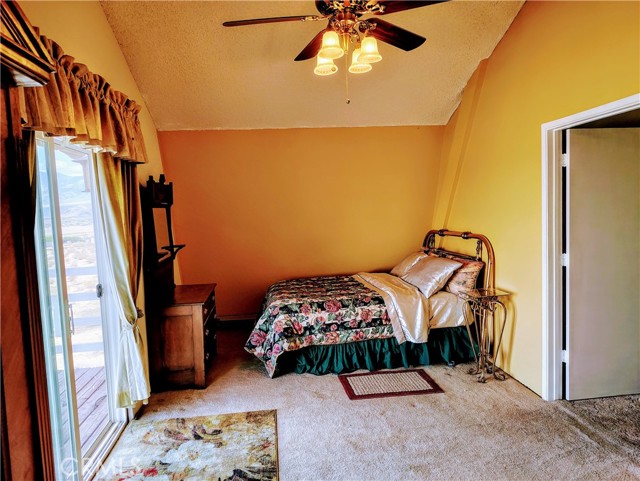 Detail Gallery Image 15 of 19 For 31420 Rabbit Springs Ln, Lucerne Valley,  CA 92356 - 5 Beds | 3 Baths