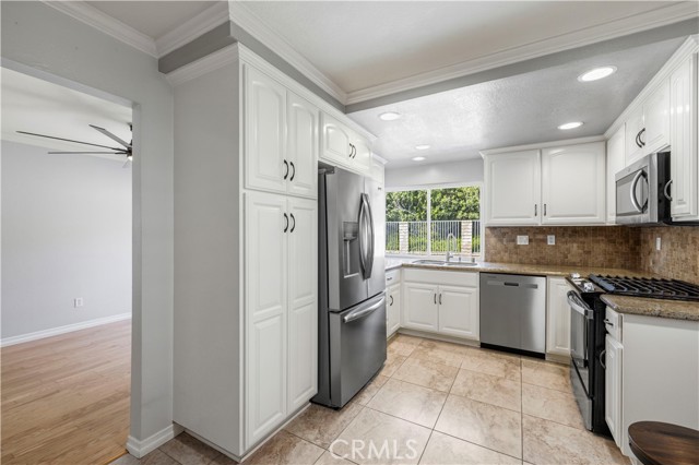 Detail Gallery Image 31 of 66 For 28245 Stonington, Saugus,  CA 91350 - 4 Beds | 3 Baths