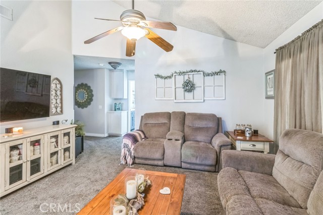 16281 Tokay Street, Victorville CA: https://media.crmls.org/medias/31b9c867-5594-42af-87f2-72633537f142.jpg