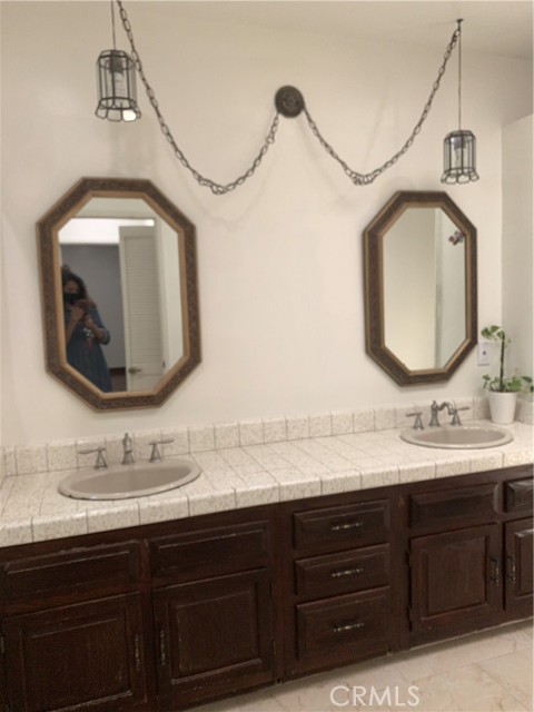 220 Laurel Avenue, Arcadia CA: https://media.crmls.org/medias/31b9d3cd-a0c5-4d64-8f86-9ad7a00b3975.jpg
