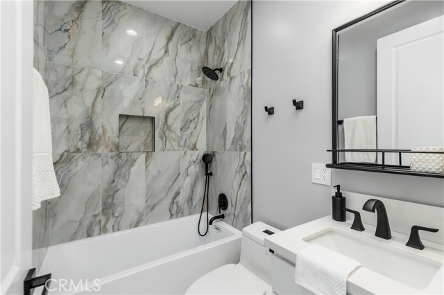 Detail Gallery Image 27 of 38 For 5801 Hesperia Ave, Encino,  CA 91316 - 4 Beds | 4 Baths