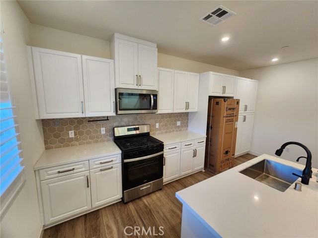 Detail Gallery Image 3 of 24 For 7505 Channel View St, Chino,  CA 91708 - 3 Beds | 3 Baths