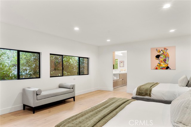 5265 Del Moreno Drive, Woodland Hills CA: https://media.crmls.org/medias/31bae1d5-bf16-4526-8e15-ab1eb990f879.jpg