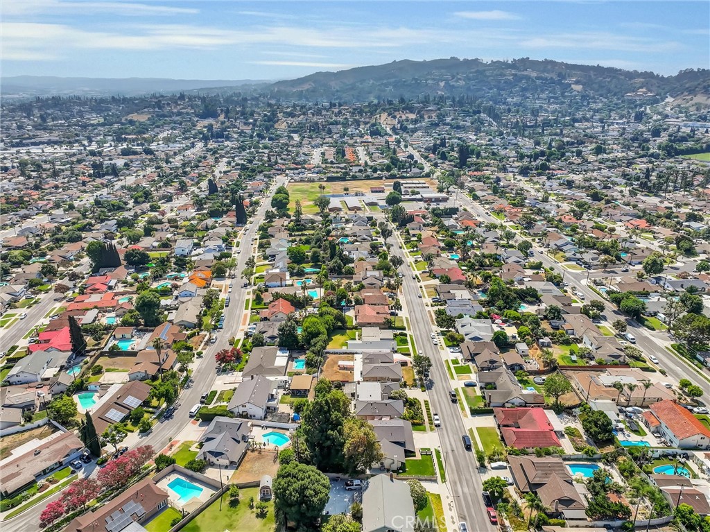 https://media.crmls.org/medias/31bb7434-f0bc-4347-aef4-c5d64d900fe5.jpg?preset=X-Large