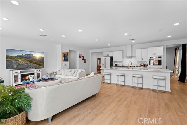 Detail Gallery Image 10 of 43 For 34490 Bloomberry, Murrieta,  CA 92563 - 3 Beds | 2/1 Baths