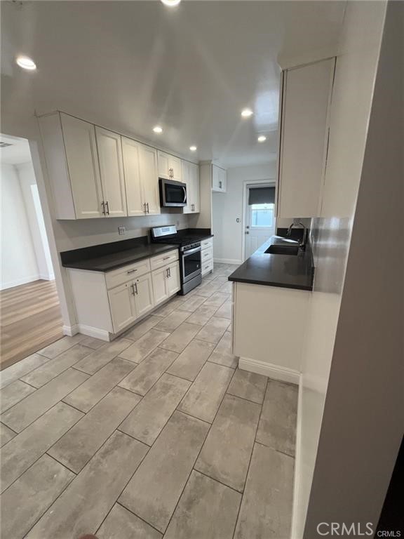 Detail Gallery Image 3 of 8 For 18531 Mansel Ave, Redondo Beach,  CA 90278 - 4 Beds | 3 Baths