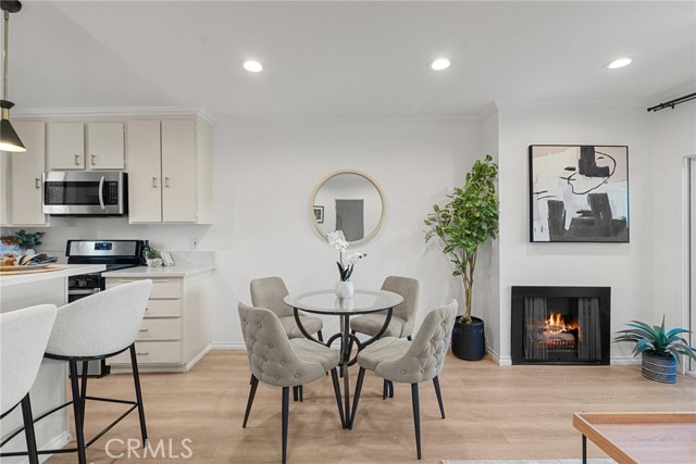 Detail Gallery Image 7 of 18 For 4506 Saugus Ave #8,  Sherman Oaks,  CA 91403 - 1 Beds | 1 Baths