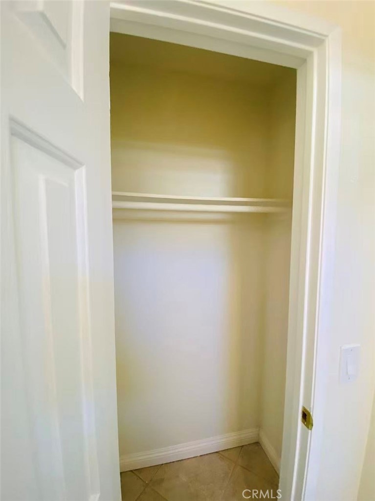 https://media.crmls.org/medias/31bbe9c0-59c1-4d61-880d-e7e336419e20.jpg?preset=X-Large