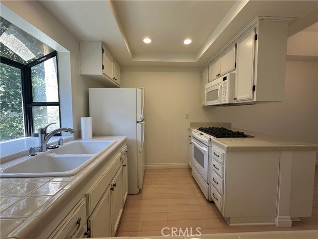 Detail Gallery Image 12 of 35 For 5736 Skyview Way #F,  Agoura Hills,  CA 91301 - 1 Beds | 1 Baths