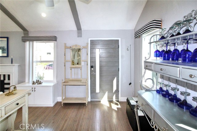 207 Santa Ana Avenue, Long Beach CA: https://media.crmls.org/medias/31bc9737-9fe6-439f-9c49-a3894f6dc67c.jpg