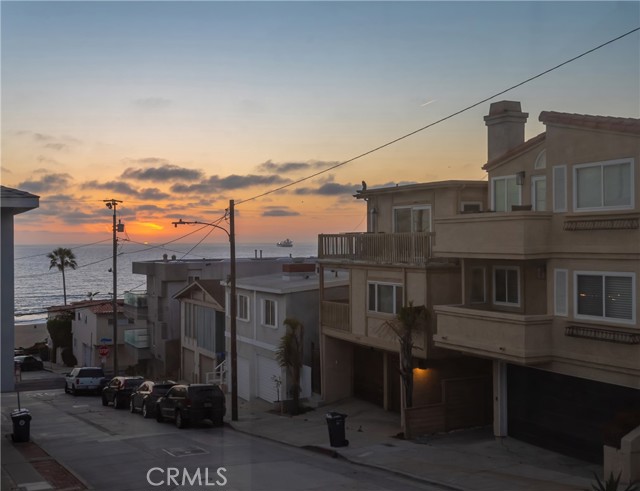204 38th Street, Manhattan Beach, California 90266, 3 Bedrooms Bedrooms, ,2 BathroomsBathrooms,Residential,Sold,38th,SB22047945