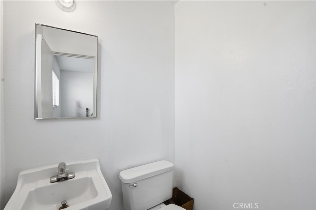 https://media.crmls.org/medias/31bf2714-0a51-496f-b220-84c84fd558b9.jpg?preset=X-Large