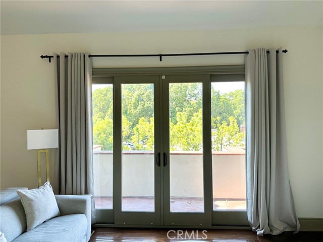 Detail Gallery Image 4 of 31 For 108 S El Molino Ave #302,  Pasadena,  CA 91101 - 3 Beds | 2/1 Baths
