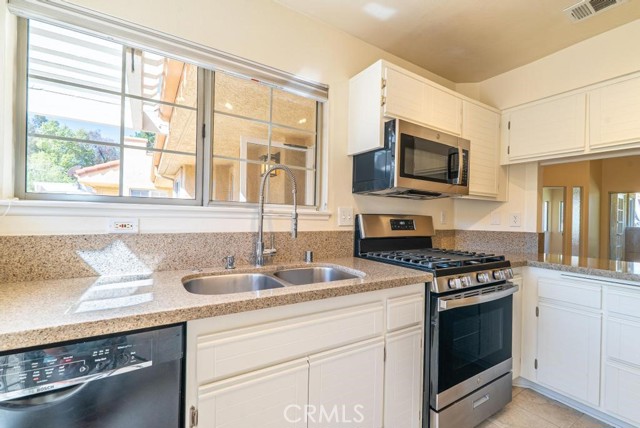 Detail Gallery Image 9 of 21 For 25869 Mcbean #82,  Valencia,  CA 91355 - 1 Beds | 1 Baths