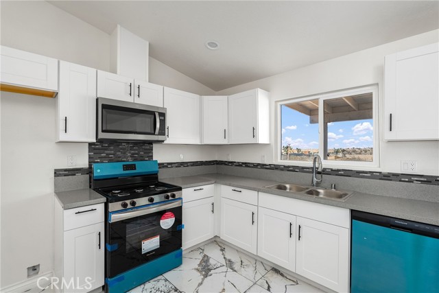 Detail Gallery Image 13 of 40 For 12275 Barbet Rd, Phelan,  CA 92371 - 4 Beds | 2 Baths