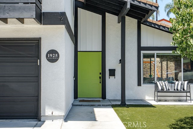 Detail Gallery Image 3 of 34 For 1925 Meadow Brook Ct, Thousand Oaks,  CA 91362 - 4 Beds | 2/1 Baths