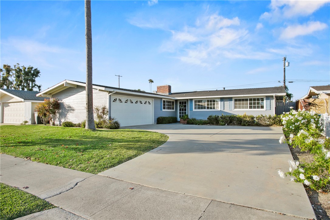 Detail Gallery Image 1 of 20 For 306 Princeton Dr, Costa Mesa,  CA 92626 - 4 Beds | 2 Baths