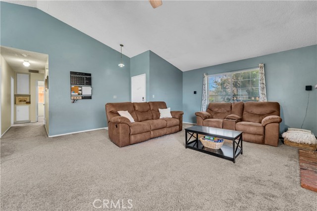 3112 Edwards Avenue, Rosamond CA: https://media.crmls.org/medias/31c16304-2de2-4cea-8414-f69ed60074c6.jpg