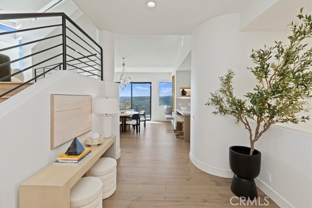 Detail Gallery Image 12 of 53 For 1425 Skyline, Laguna Beach,  CA 92651 - 4 Beds | 3/1 Baths