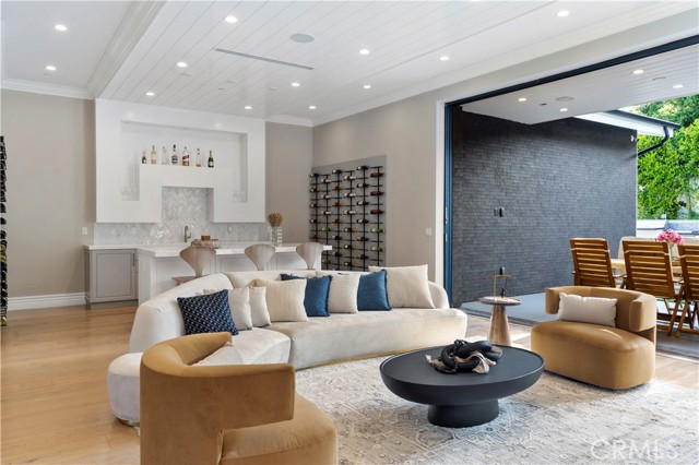 4635 Brewster Drive, Tarzana CA: https://media.crmls.org/medias/31c283c7-17ed-4d4b-b651-aa4777fec8de.jpg