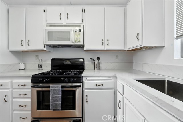 Detail Gallery Image 9 of 46 For 955 E 3rd St #304,  Long Beach,  CA 90802 - 2 Beds | 1 Baths