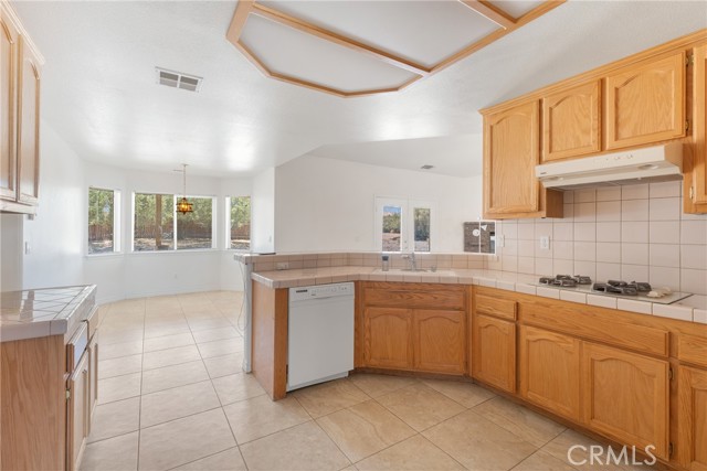 Detail Gallery Image 18 of 37 For 9735 Highland Rd, Oak Hills,  CA 92344 - 3 Beds | 3 Baths