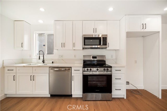 Detail Gallery Image 45 of 75 For 6935 Jellico Ave, Lake Balboa,  CA 91406 - 8 Beds | 8 Baths