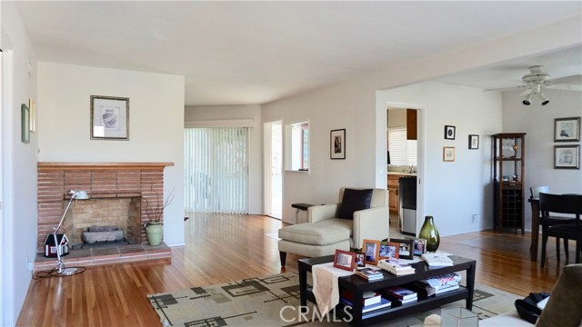 4435 Caledonia Way, Los Angeles CA: https://media.crmls.org/medias/31c472ed-3d9f-4f2f-9770-5c1672b525ad.jpg
