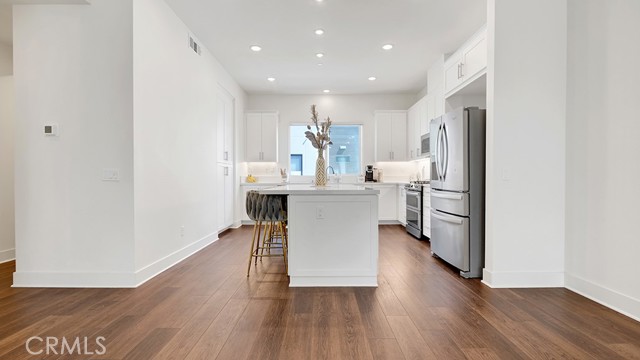 Detail Gallery Image 8 of 38 For 16372 Moonstone Cir, Tustin,  CA 92782 - 3 Beds | 3/1 Baths