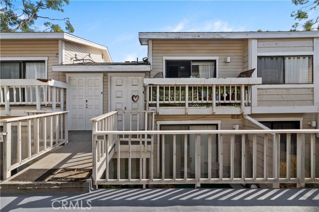 Detail Gallery Image 2 of 31 For 4652 Don Lorenzo #B,  Los Angeles,  CA 90008 - 3 Beds | 3 Baths