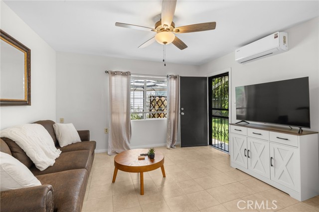 1820 N Avon Street, Burbank CA: https://media.crmls.org/medias/31c4cd94-0c99-4167-9c98-6ed9da5751d2.jpg