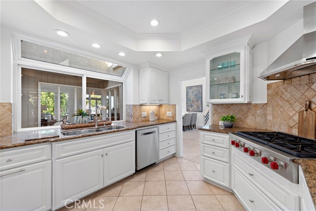 Detail Gallery Image 15 of 55 For 14 Lucerne, Newport Beach,  CA 92660 - 3 Beds | 2/1 Baths