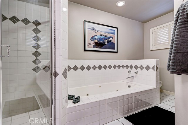 Detail Gallery Image 17 of 32 For 511 N Irena Ave #B,  Redondo Beach,  CA 90277 - 4 Beds | 3/1 Baths