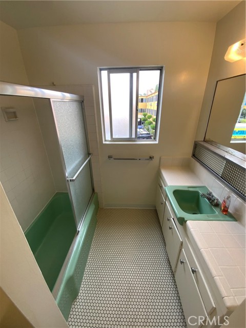 120 Alamitos Avenue, Long Beach CA: https://media.crmls.org/medias/31c79213-54fb-4c3d-b5d0-aedd7ff44742.jpg