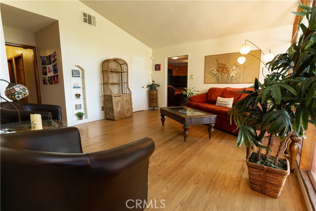 Detail Gallery Image 17 of 26 For 1047 Chestnut Ave, Redlands,  CA 92373 - 4 Beds | 2 Baths