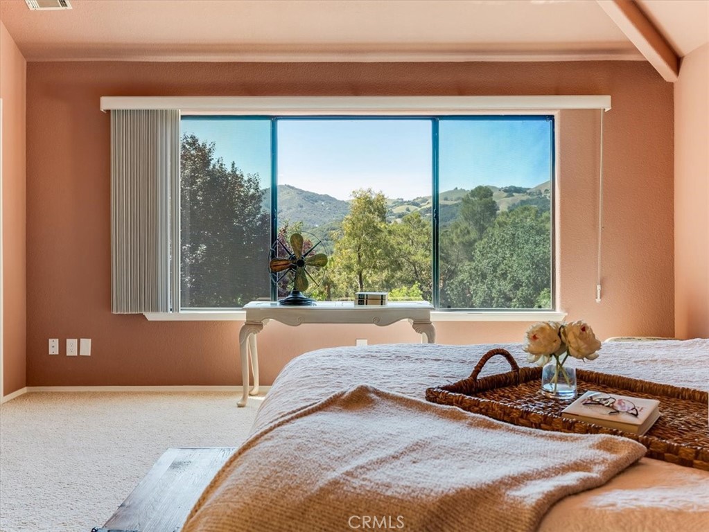 https://media.crmls.org/medias/31c8aa12-7edf-4288-b07d-b3921bba92af.jpg?preset=X-Large