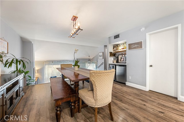 Detail Gallery Image 9 of 52 For 18146 Oxnard #48,  Tarzana,  CA 91356 - 3 Beds | 2/1 Baths