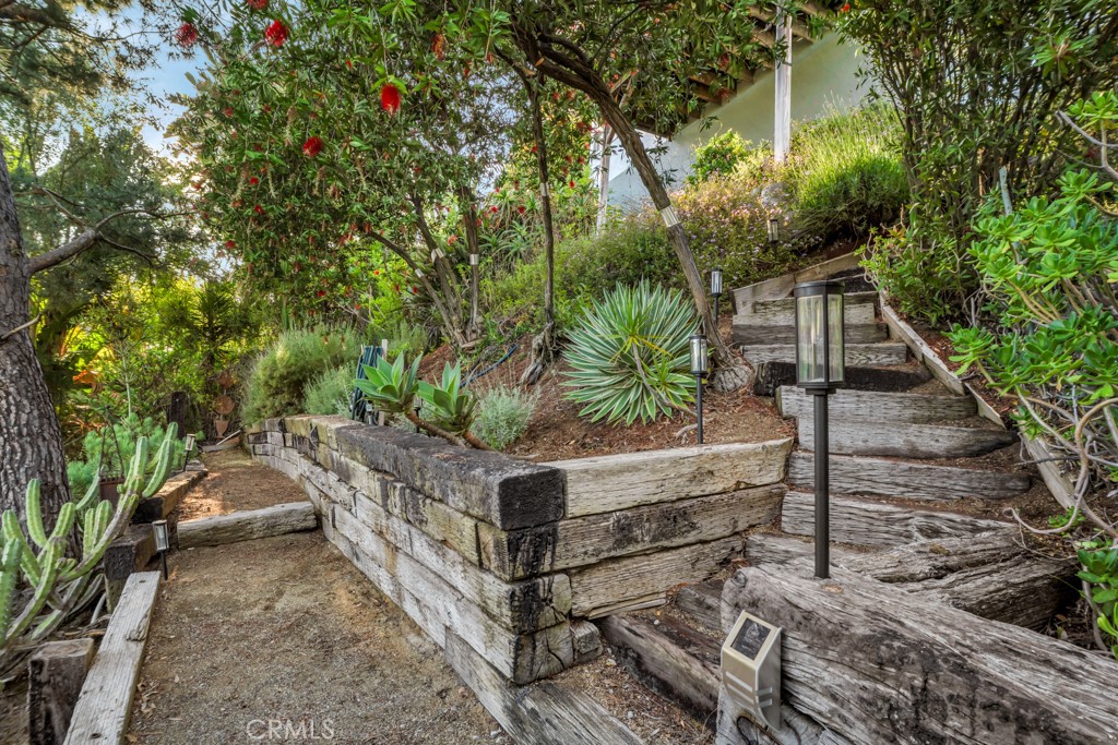 https://media.crmls.org/medias/31ca2ce7-da91-444a-8bb7-10f4380a7e1a.jpg?preset=X-Large