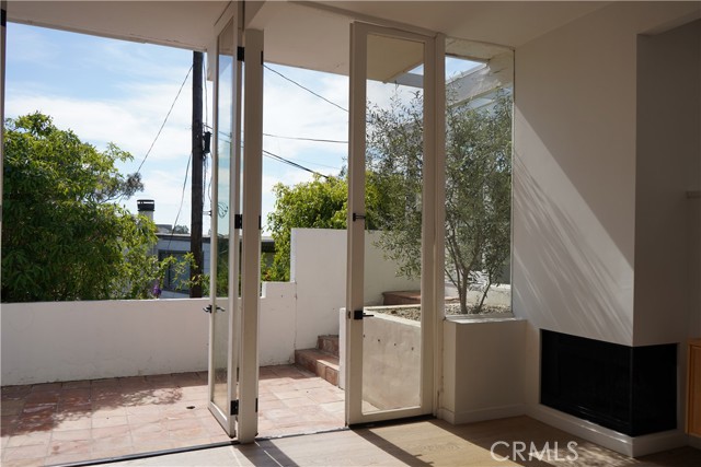 Detail Gallery Image 4 of 22 For 1035 Dyer Pl, Laguna Beach,  CA 92651 - 3 Beds | 2 Baths