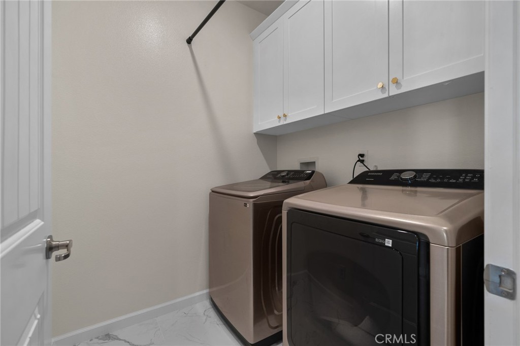 https://media.crmls.org/medias/31cacc42-45e0-443a-a269-a6a08b2a9661.jpg?preset=X-Large