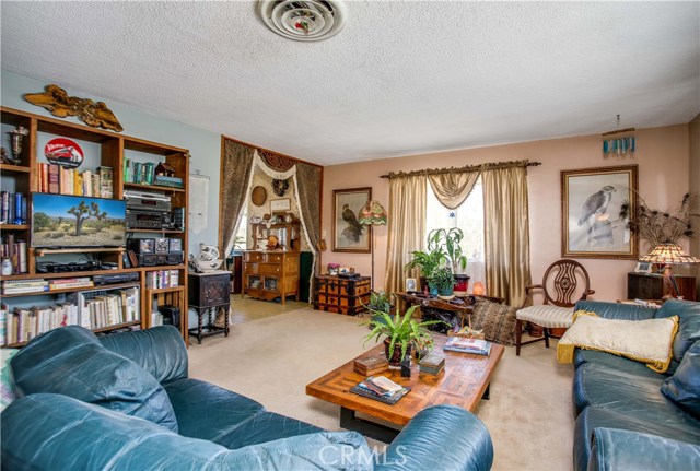 Detail Gallery Image 11 of 63 For 5407 Paradise View Rd, Yucca Valley,  CA 92284 - 3 Beds | 2 Baths