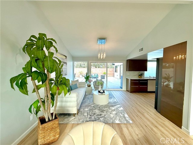 Detail Gallery Image 10 of 70 For 3432 Yellowtail Dr, Los Alamitos,  CA 90720 - 5 Beds | 4 Baths
