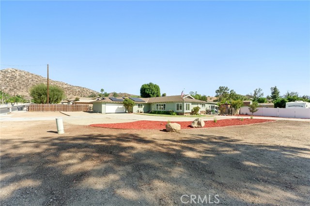 970 3rd Street, Norco CA: https://media.crmls.org/medias/31cb979d-e56e-4da1-ac2f-d703e6bf7d97.jpg